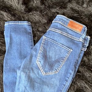 🐞Hollister Dark Wash Super Skinny Jeans